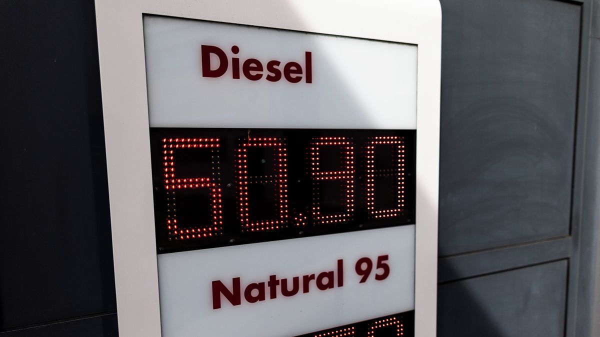 Vláda bude řešit vysoké ceny nafty a benzinu